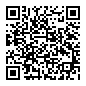 QR: 钟晓敏主任向张简珍女士颁发市台协第十届会长证书